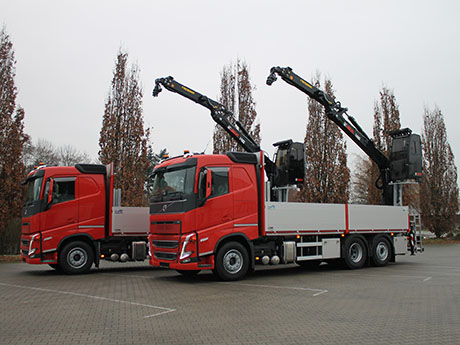 Holztransport- Pritschenaufbau auf 3-Achs Volvo FH Fahrgestell